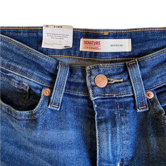 Levi’s Signature Mid-Rise Boyfriend Jean NWT - Picture 6 of 7